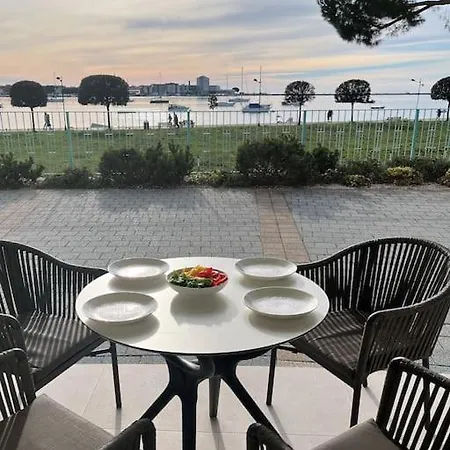Superior Seaview Apt. With Pool Umag Exterior photo