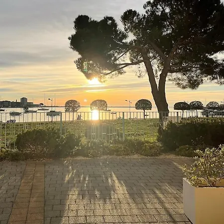 Superior Seaview Apt. With Pool Umag Exterior photo