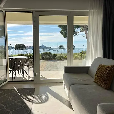 Superior Seaview Apt. With Pool Umag Exterior photo