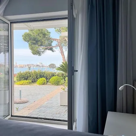 Superior Seaview Apt. With Pool Umag Exterior photo